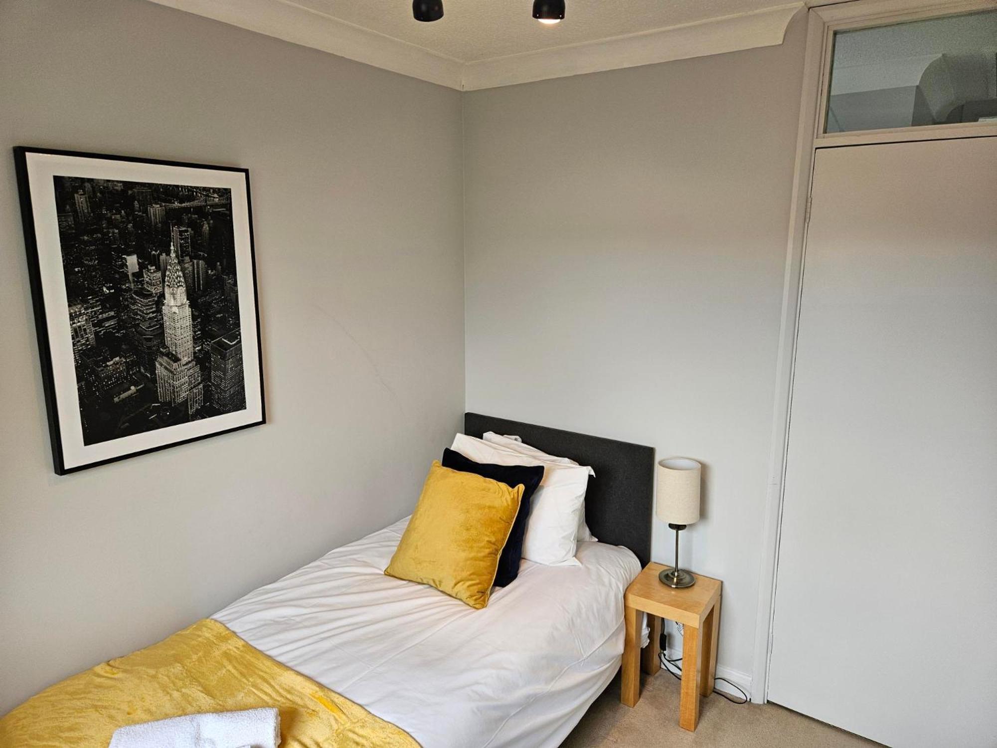 Redcot Gardens Stamford 4 Bed Contractor Familt Home With Parking Exterior foto