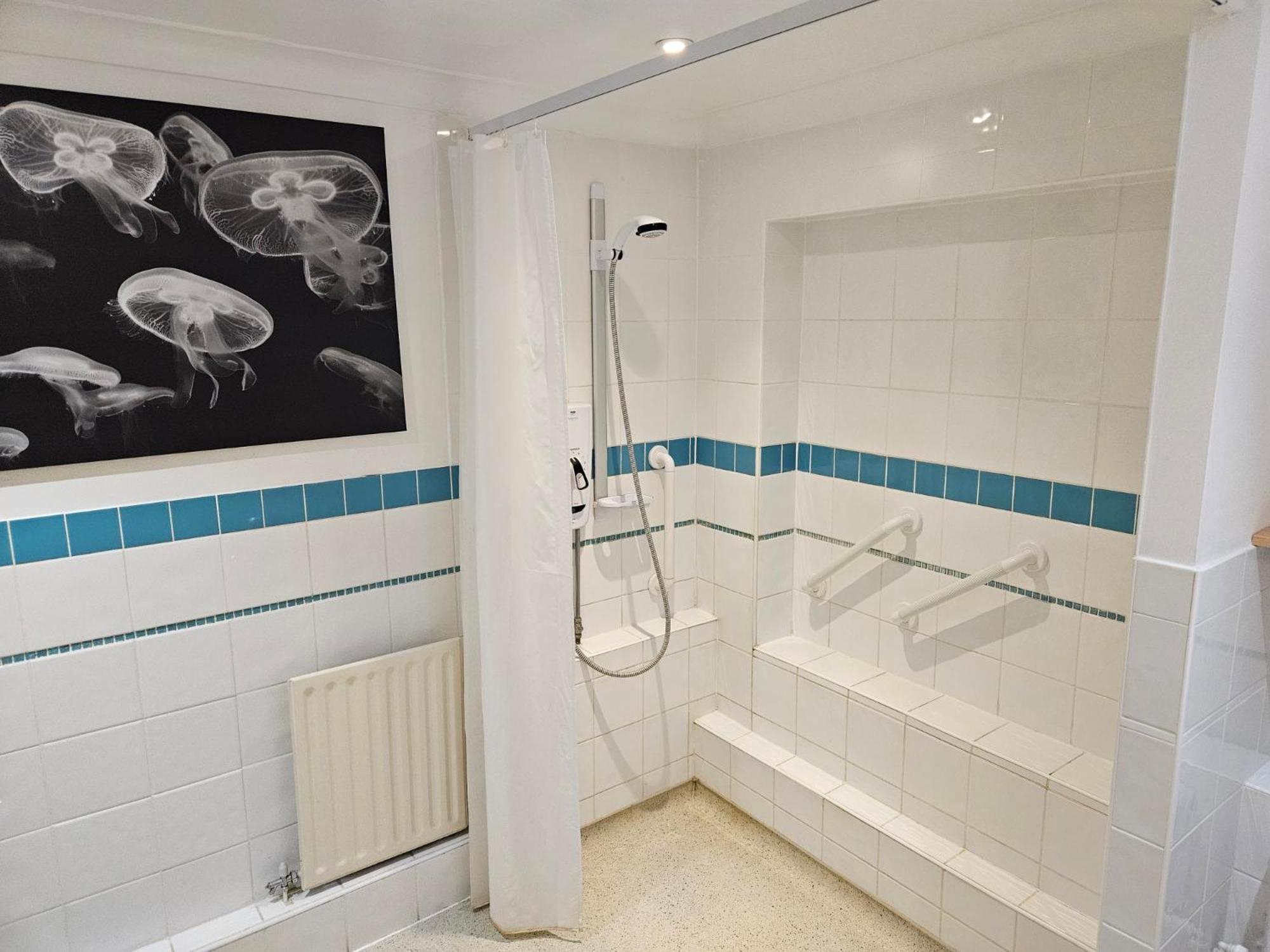 Redcot Gardens Stamford 4 Bed Contractor Familt Home With Parking Exterior foto
