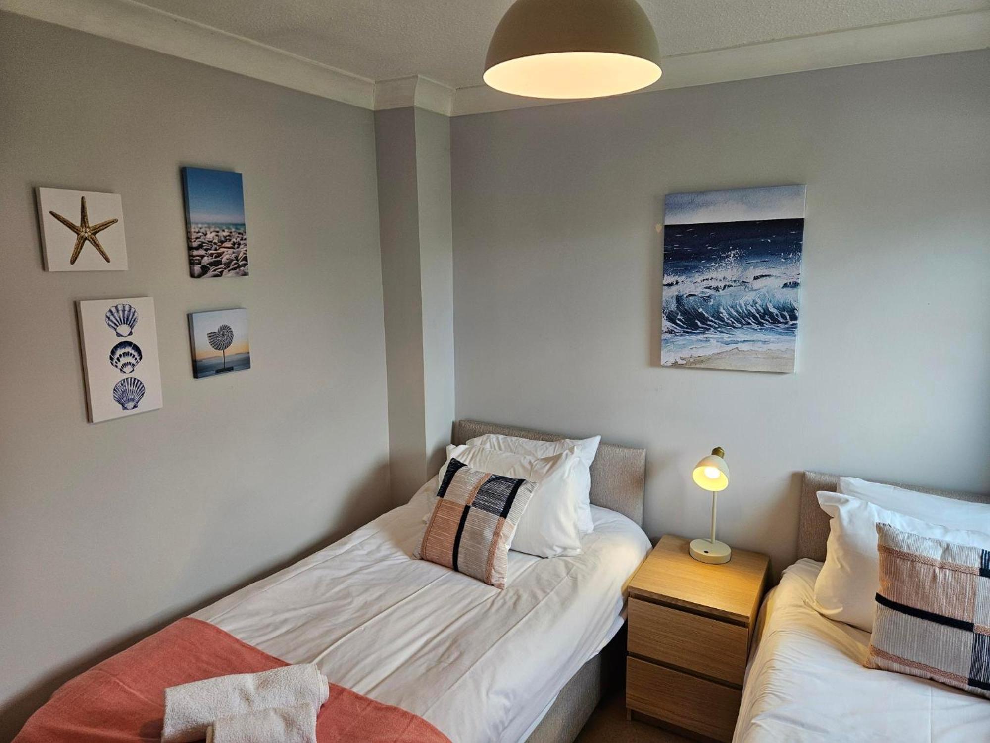 Redcot Gardens Stamford 4 Bed Contractor Familt Home With Parking Exterior foto
