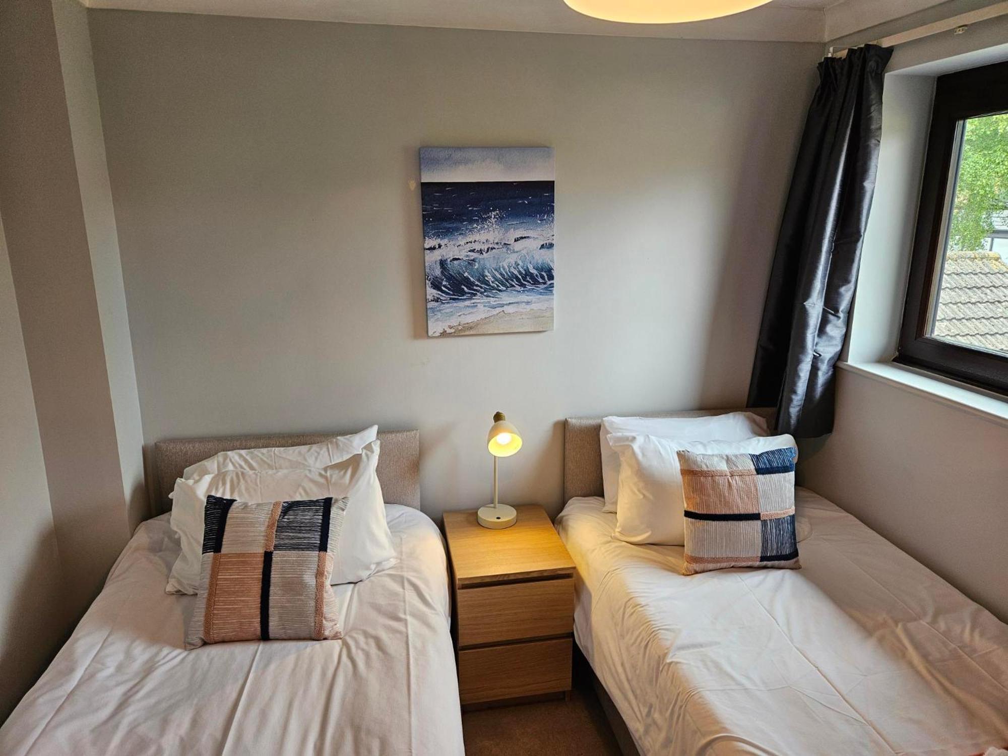 Redcot Gardens Stamford 4 Bed Contractor Familt Home With Parking Exterior foto