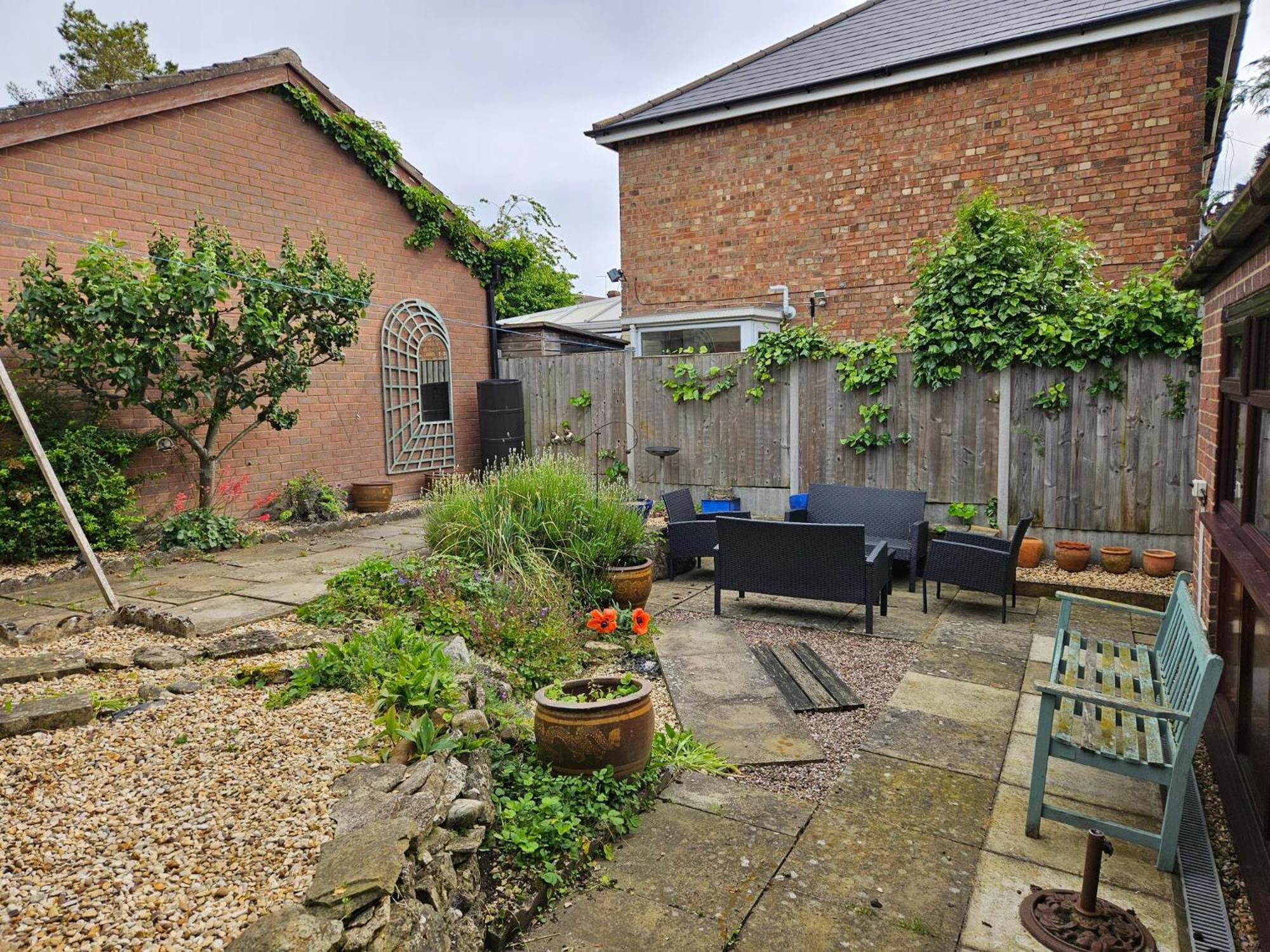 Redcot Gardens Stamford 4 Bed Contractor Familt Home With Parking Exterior foto